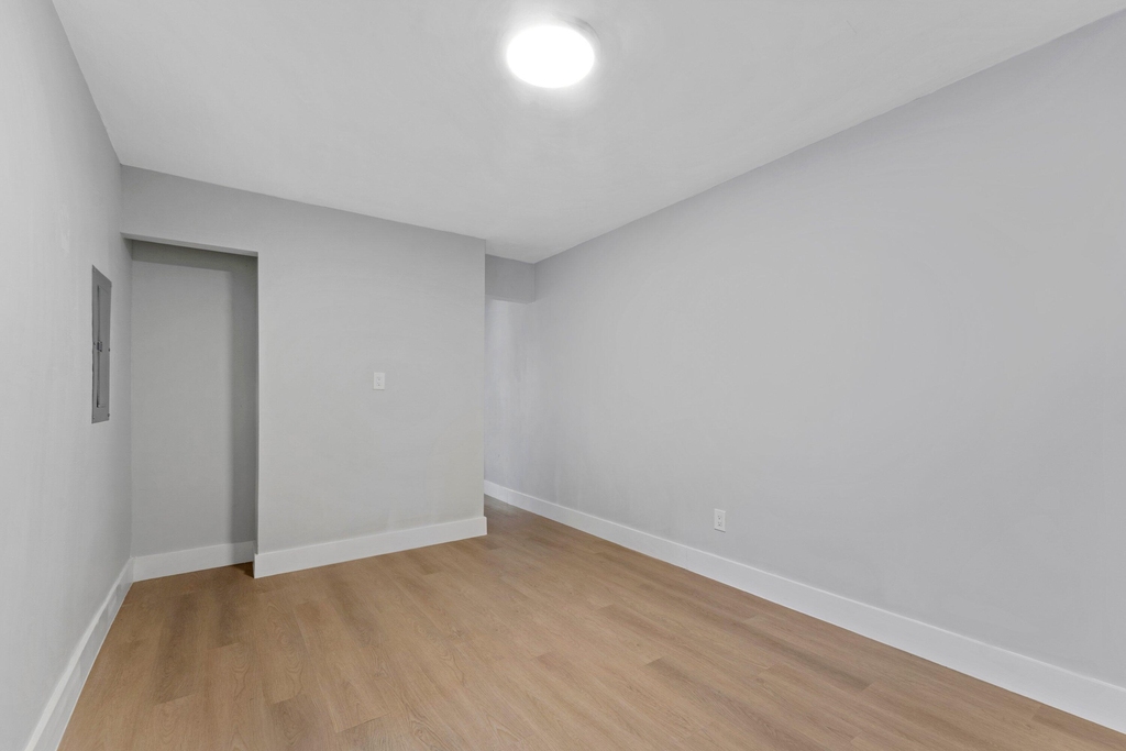 4561 Lake Avenue - Photo 12
