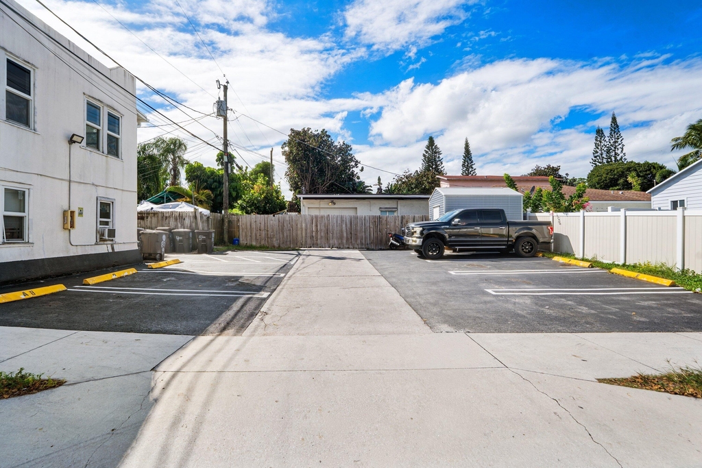 4561 Lake Avenue - Photo 13