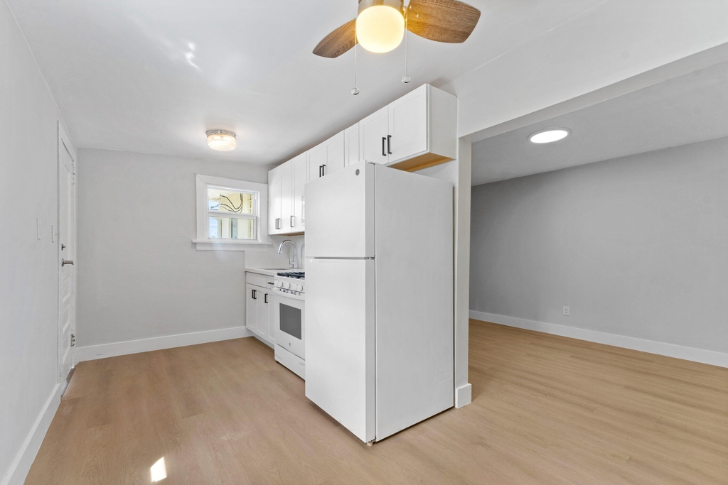 4561 Lake Avenue - Photo 4