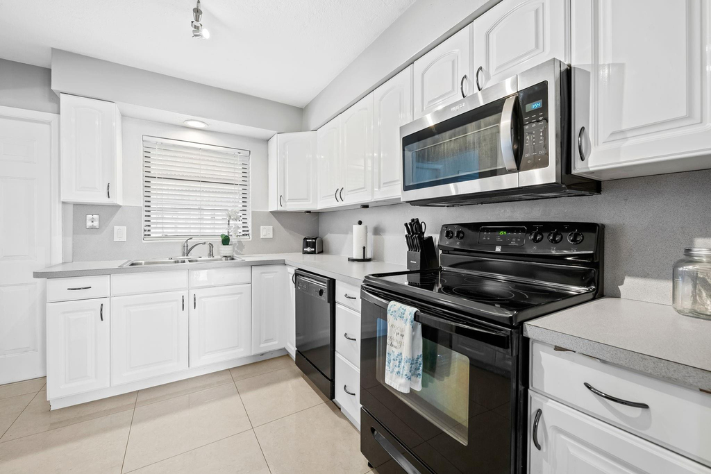 1601 Ne 63rd Street - Photo 8