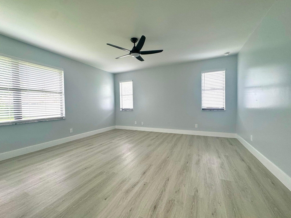 142 La Mancha Avenue - Photo 4