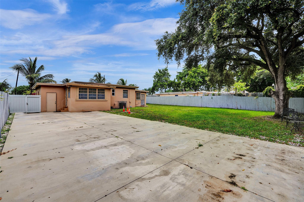 2180 Nw 105th Terrace - Photo 34