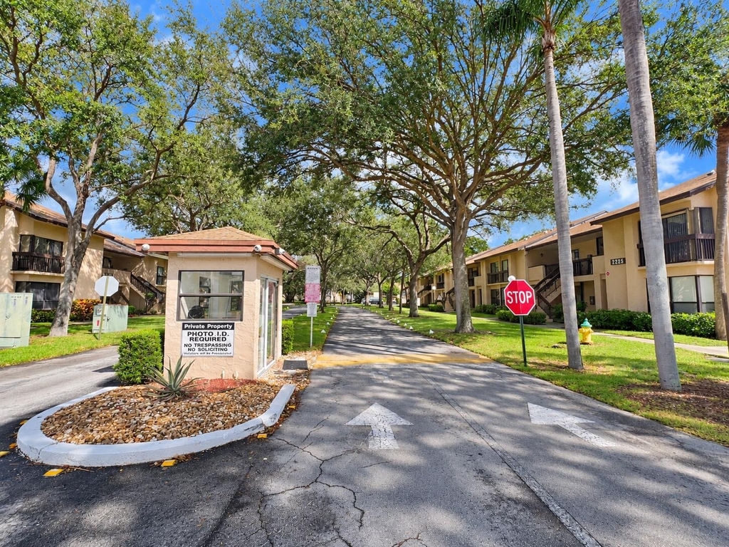 2257 Sw 15th Street - Photo 1