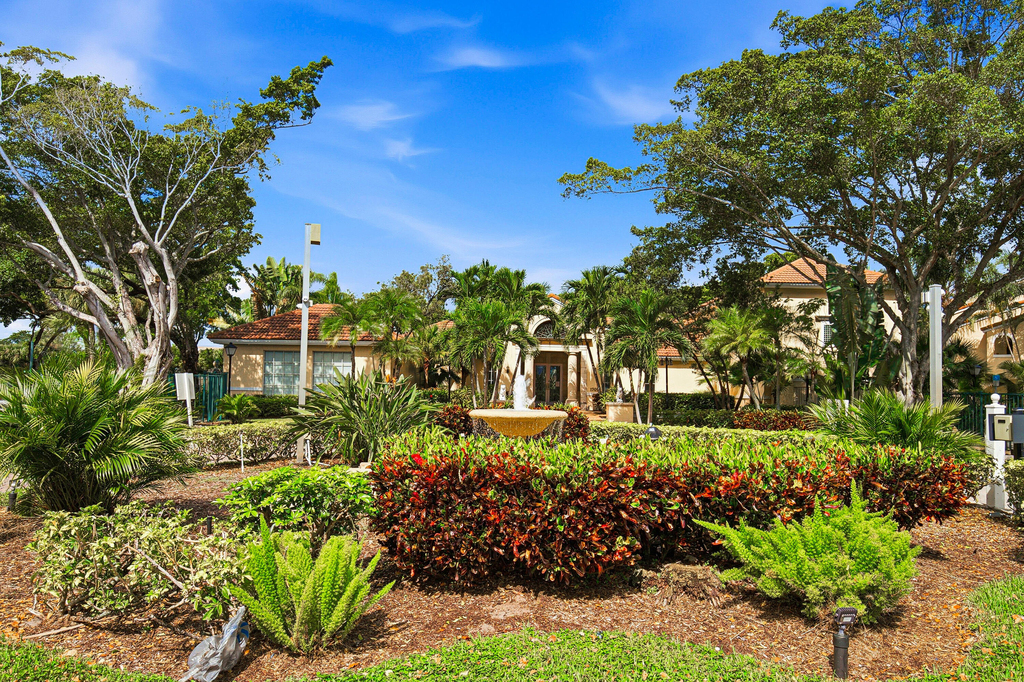 1743 Village Boulevard - Photo 4
