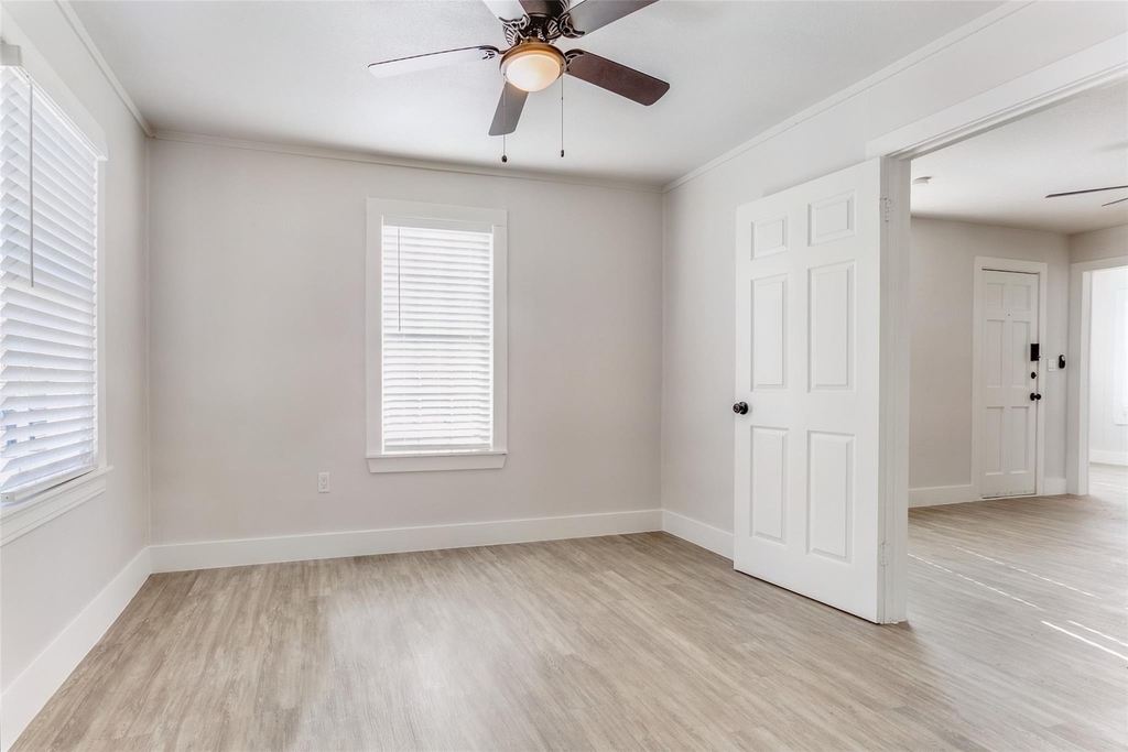1109 W Avenue A - Photo 1
