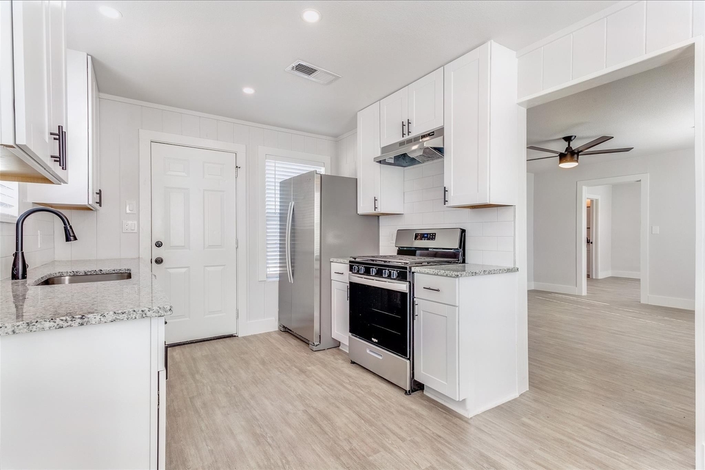 1109 W Avenue A - Photo 4