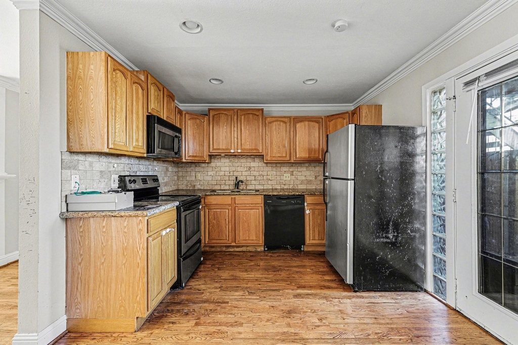 5222 Fleetwood Oaks Avenue - Photo 6