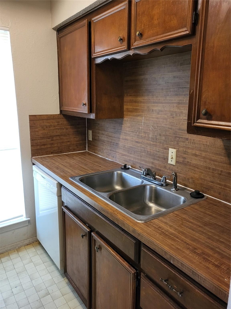 2718 Saint George Place - Photo 3