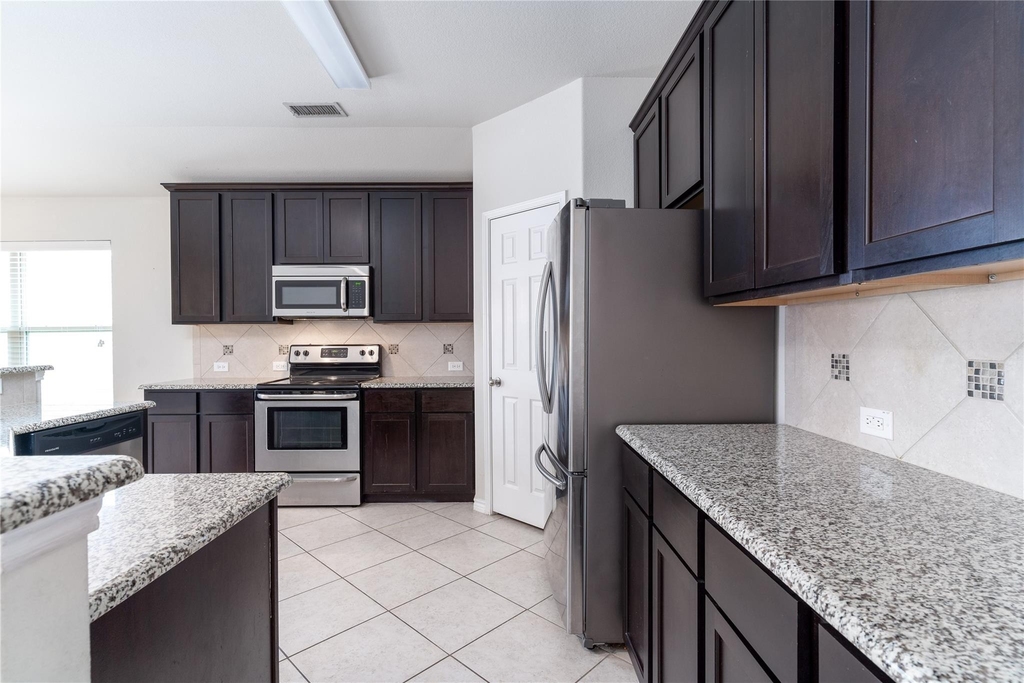 1404 Villa Paloma Boulevard - Photo 7