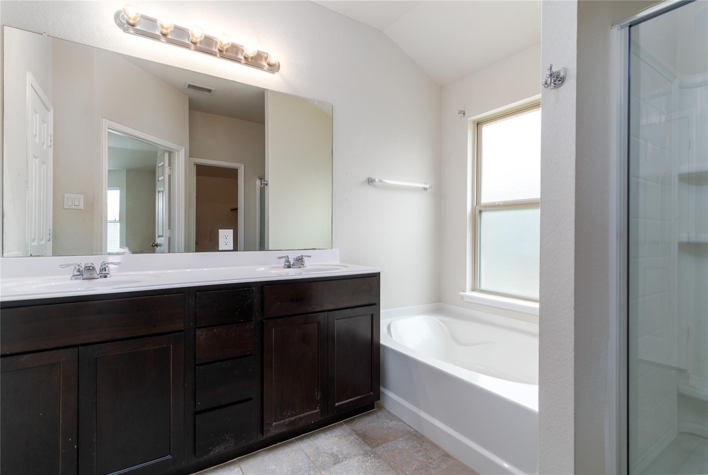 1404 Villa Paloma Boulevard - Photo 18