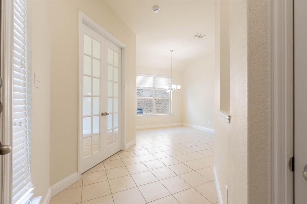 612 Calliopsis Street - Photo 4