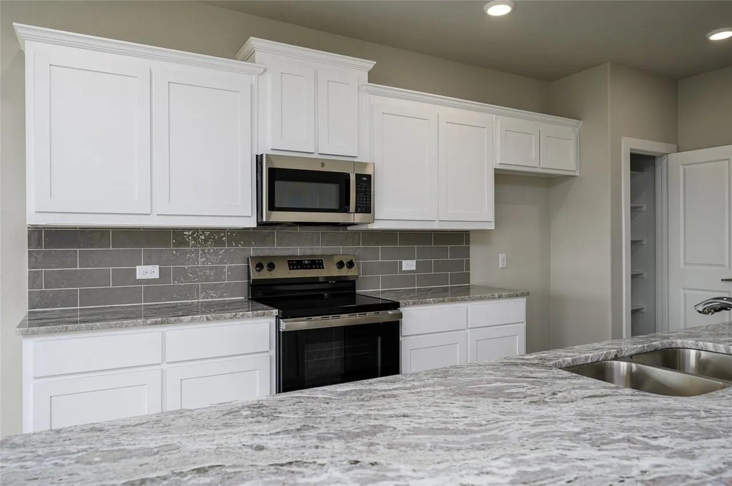 205 Woodhollow Drive - Photo 8
