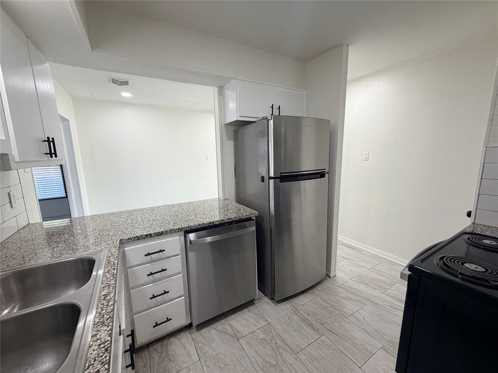 2119 Greenway Street - Photo 4