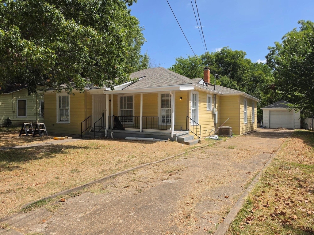 1033 N Lockhart Street - Photo 0