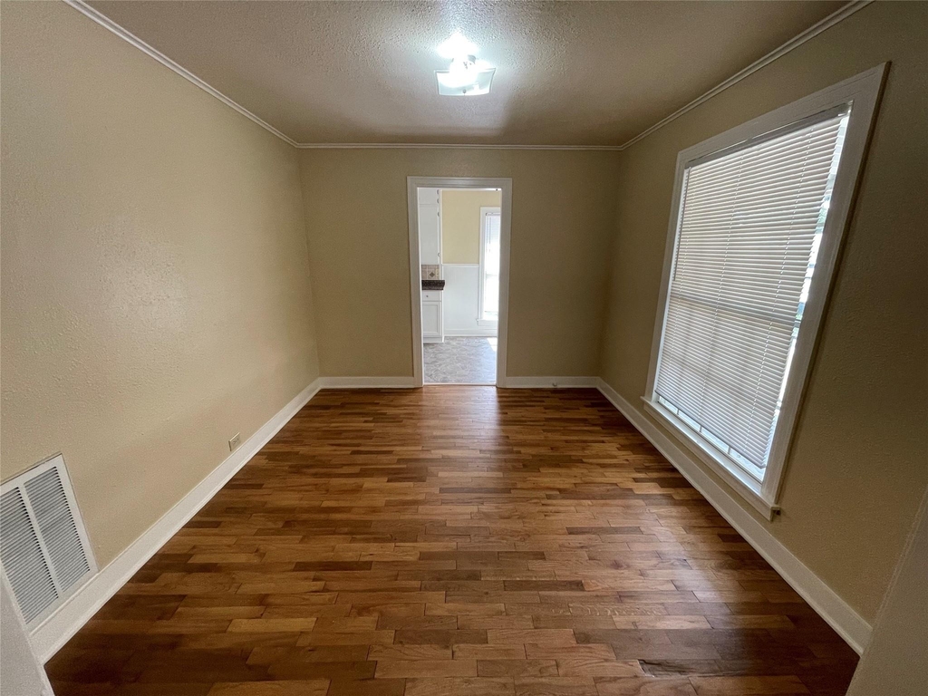 1033 N Lockhart Street - Photo 2