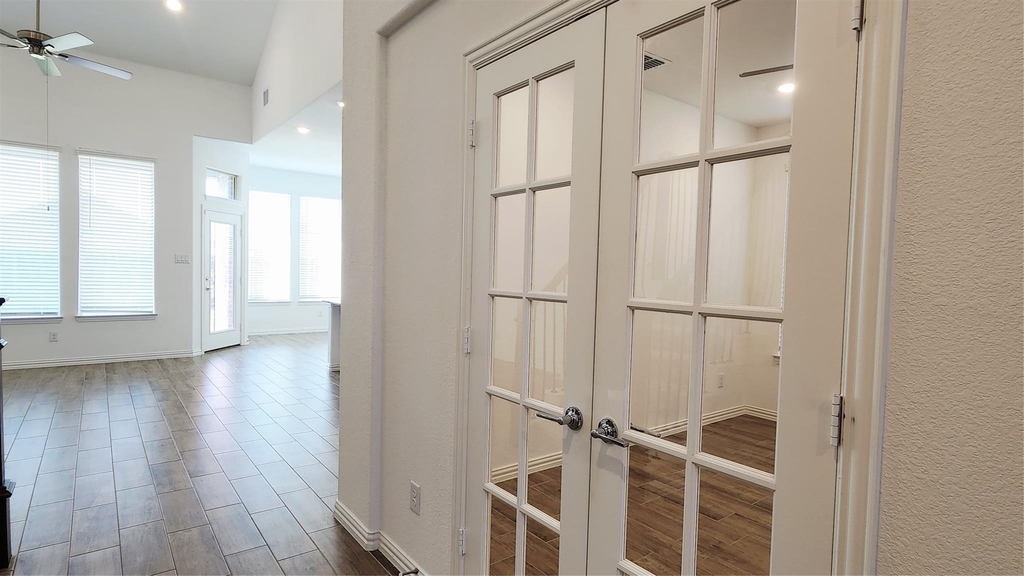 3105 Cottonwood Lane - Photo 4