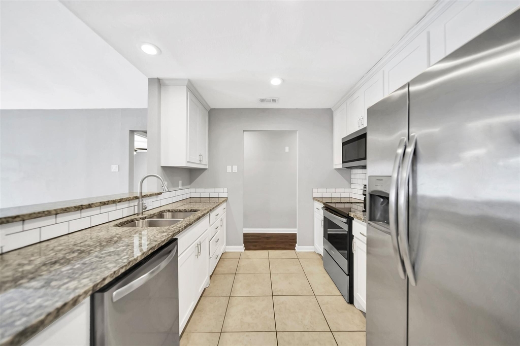 2212 Sheraton Drive - Photo 5