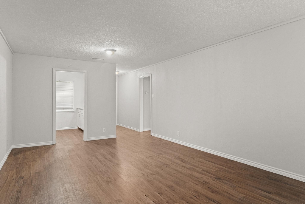 429 Johnson Street - Photo 5
