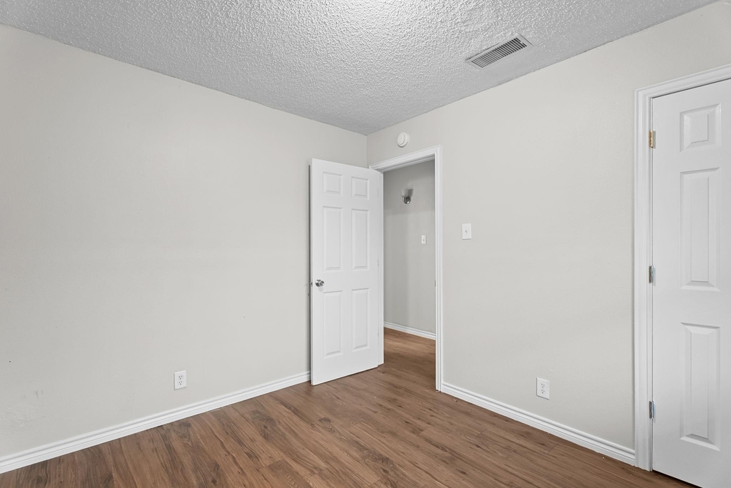 429 Johnson Street - Photo 7