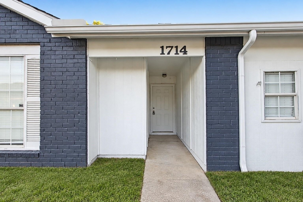 1714 Granada Drive - Photo 1