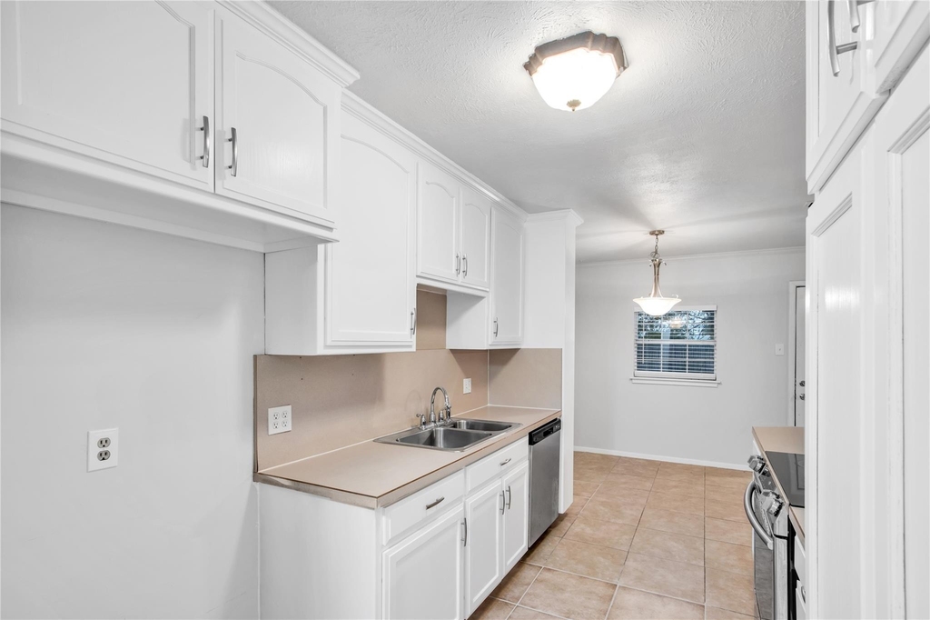 1714 Granada Drive - Photo 3