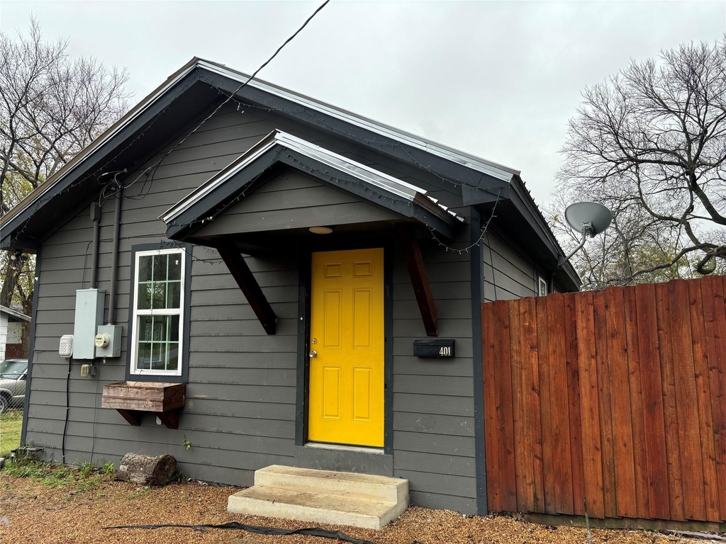 401 E Freeman Street - Photo 1