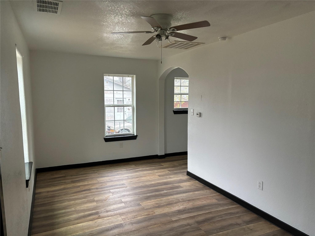 401 E Freeman Street - Photo 4