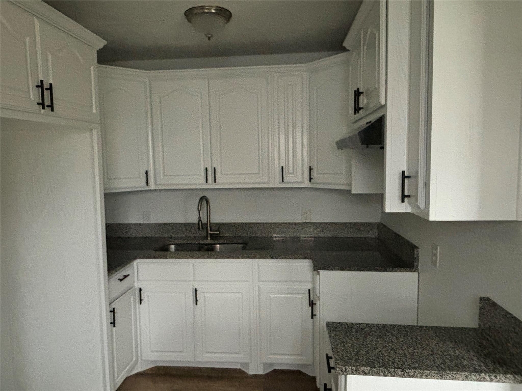 401 E Freeman Street - Photo 6