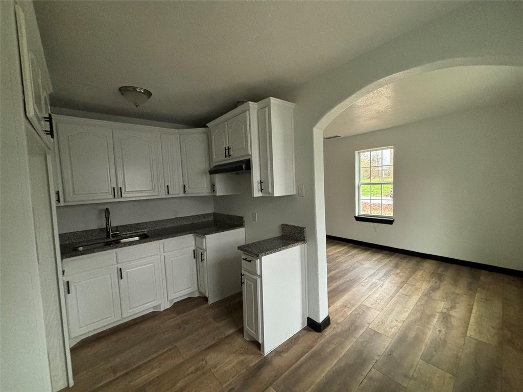 401 E Freeman Street - Photo 8