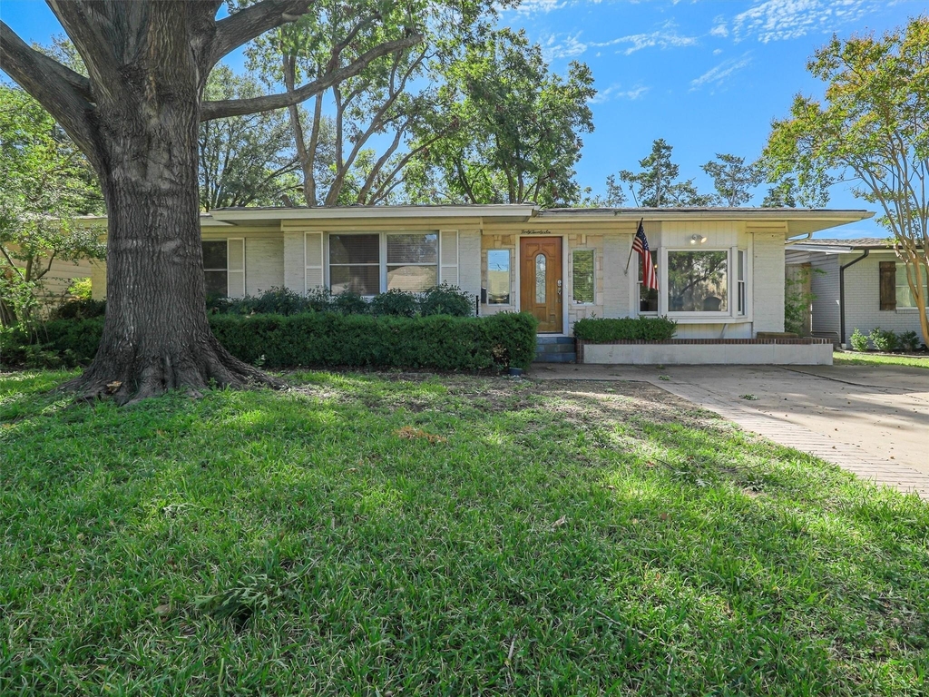 4026 Beechwood Lane - Photo 0
