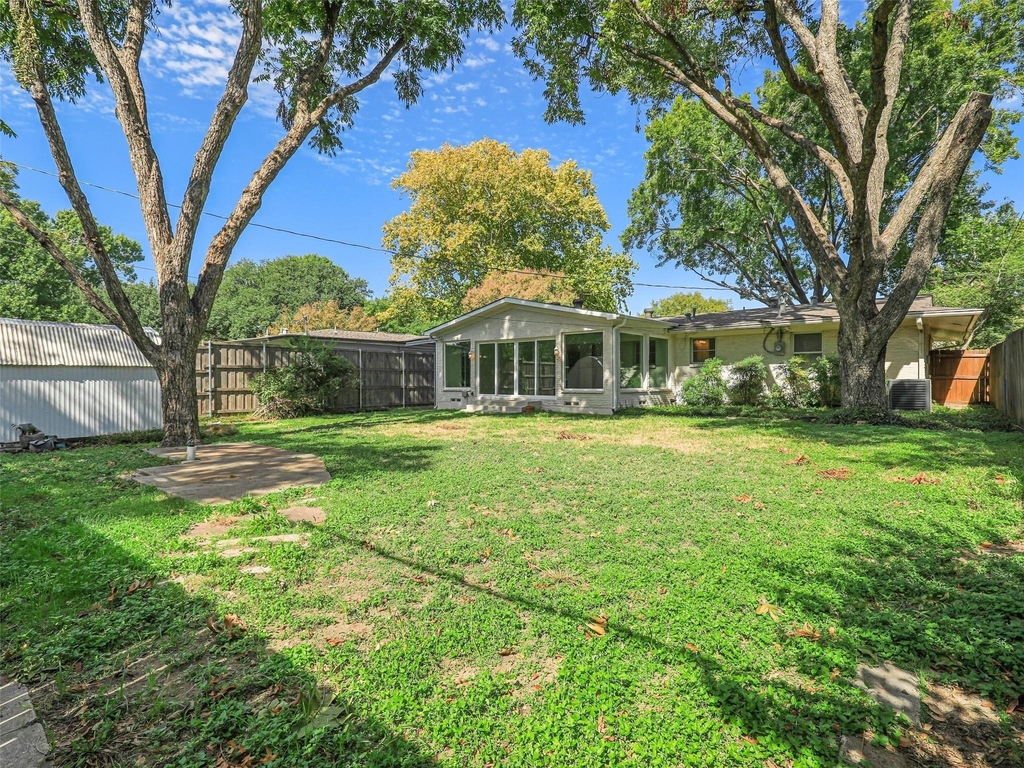4026 Beechwood Lane - Photo 3