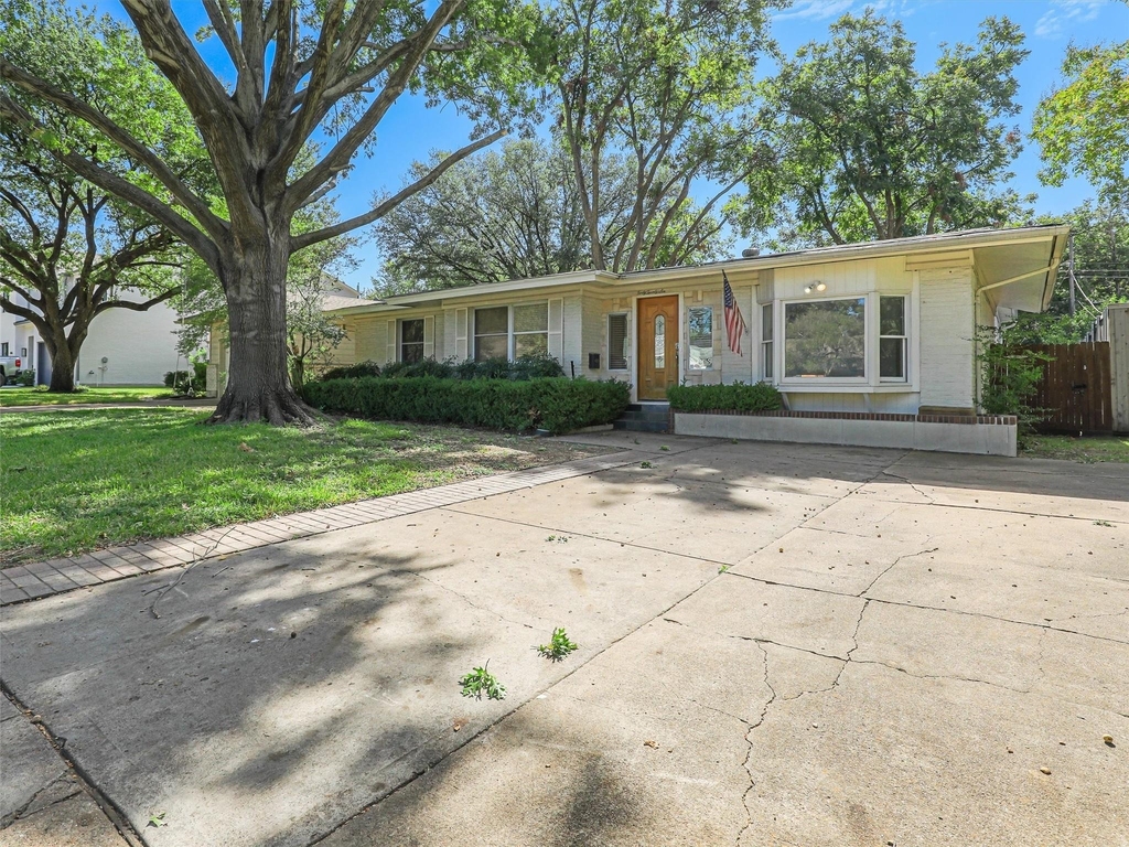 4026 Beechwood Lane - Photo 4