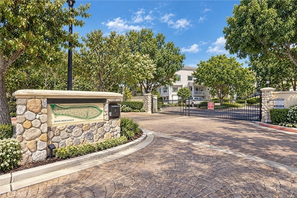 511 N Pageant - Photo 15