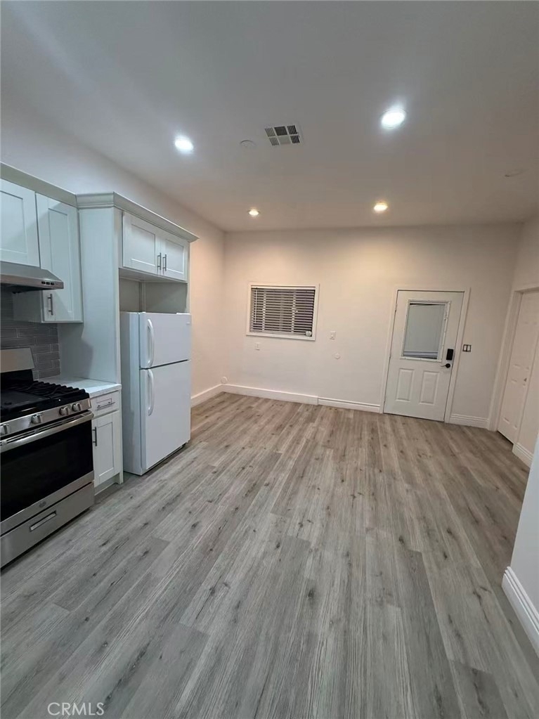 219 W Elm Street - Photo 2