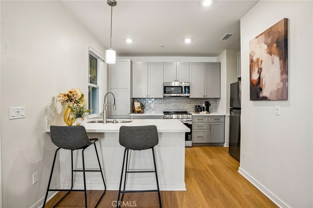 1205 W Badillo Street - Photo 2
