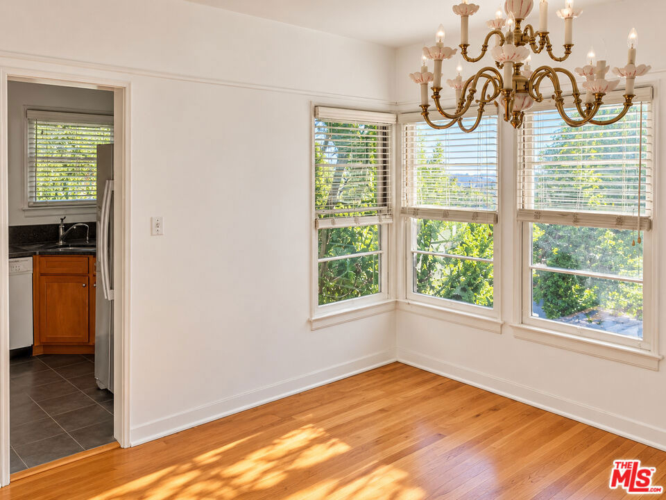 1644 Veteran Avenue - Photo 2