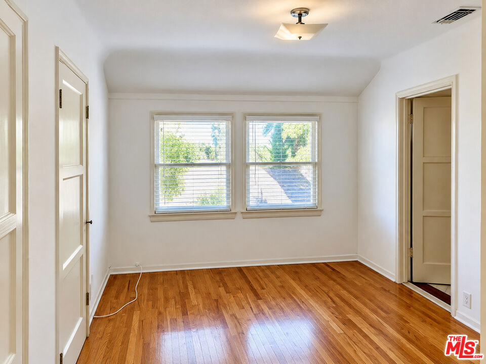 1644 Veteran Avenue - Photo 4