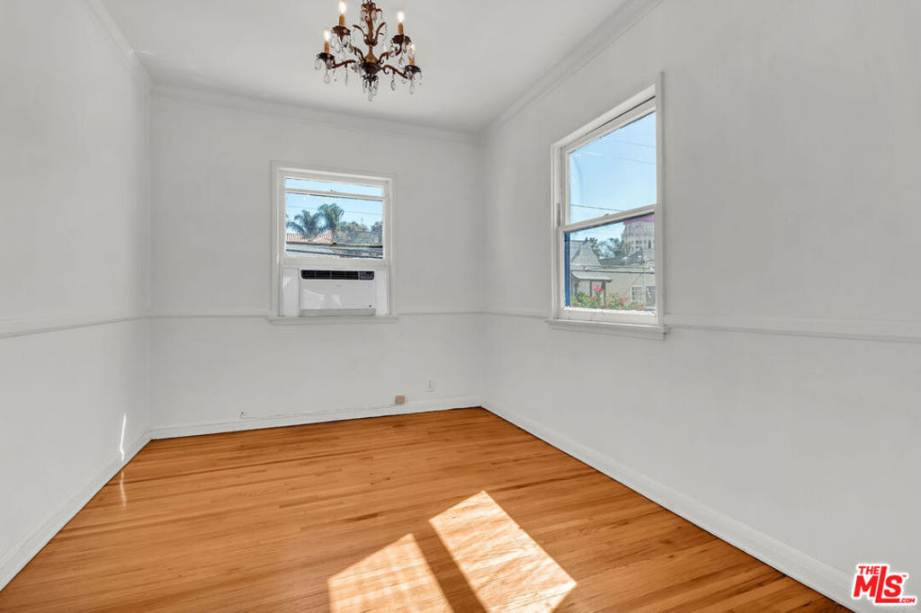 622 1/2 S Cloverdale Avenue - Photo 6