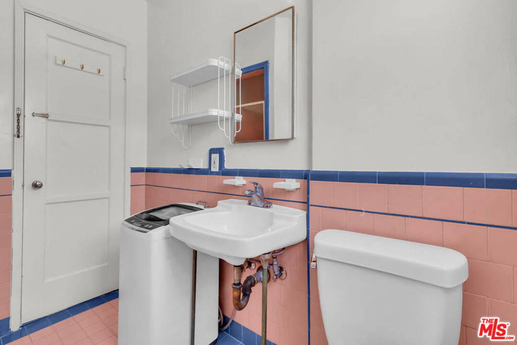 622 1/2 S Cloverdale Avenue - Photo 22