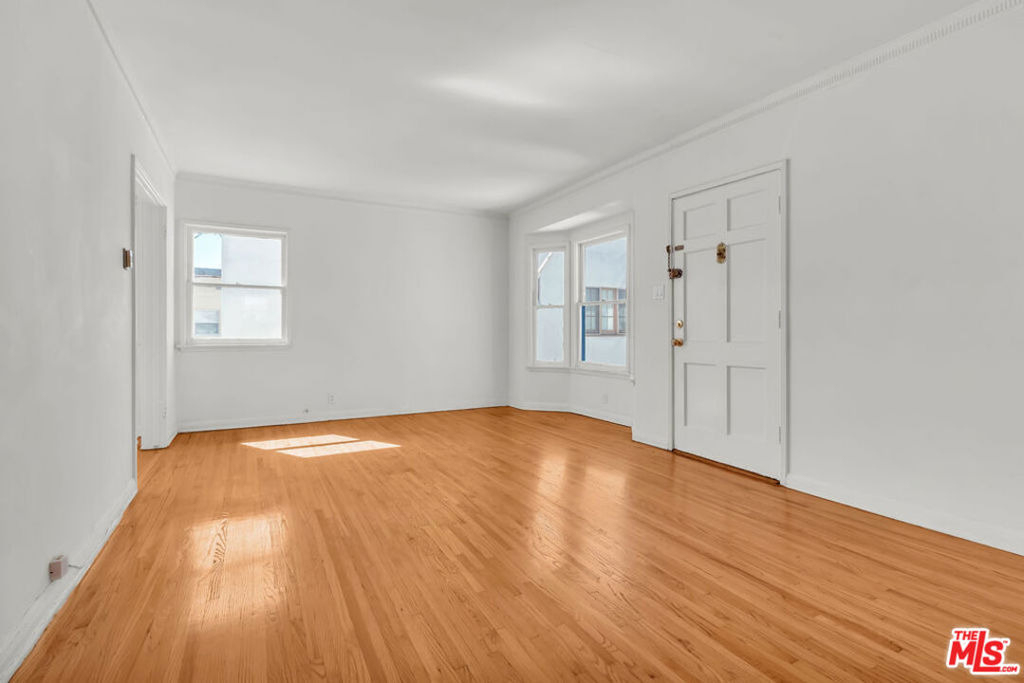 622 1/2 S Cloverdale Avenue - Photo 4