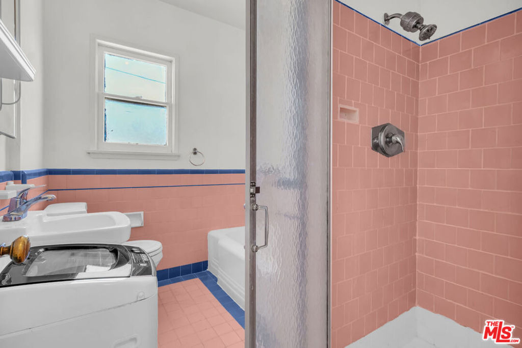622 1/2 S Cloverdale Avenue - Photo 21