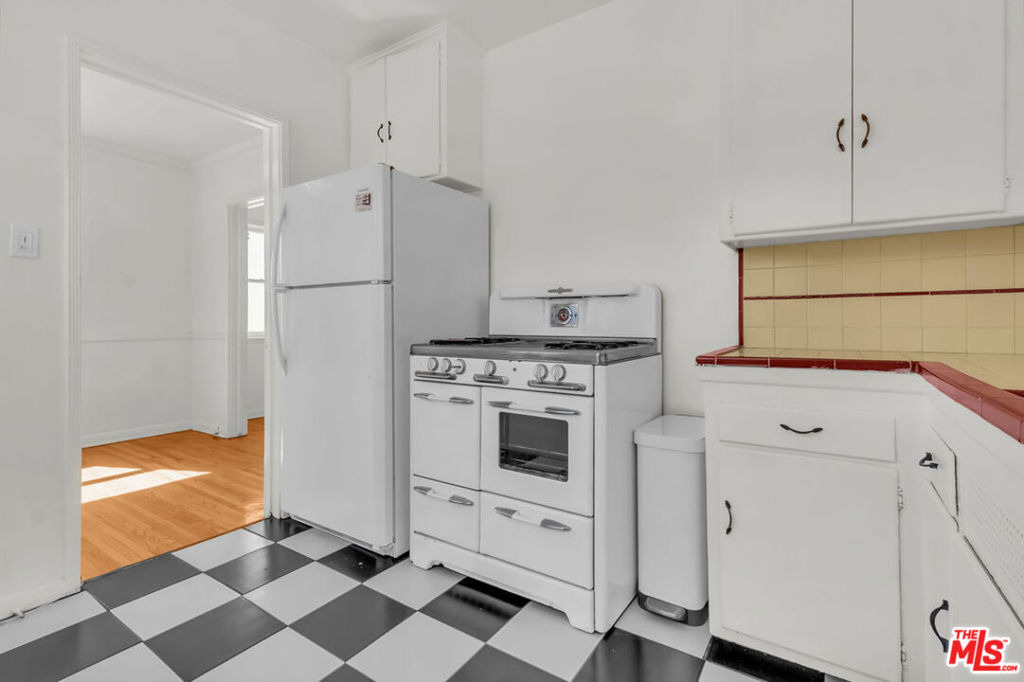 622 1/2 S Cloverdale Avenue - Photo 12