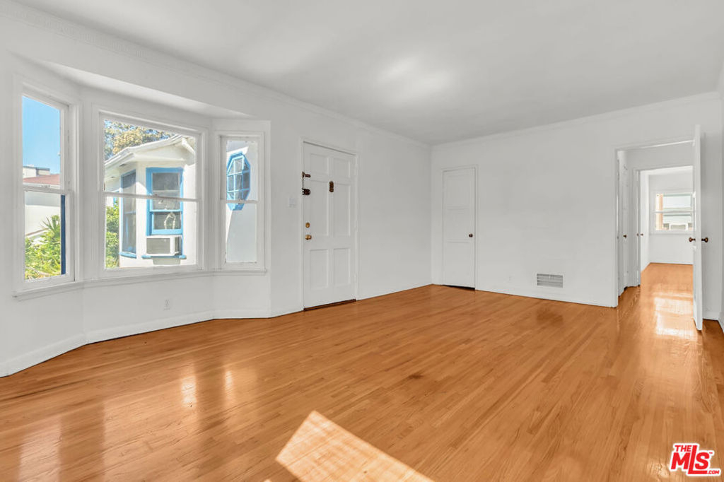 622 1/2 S Cloverdale Avenue - Photo 3