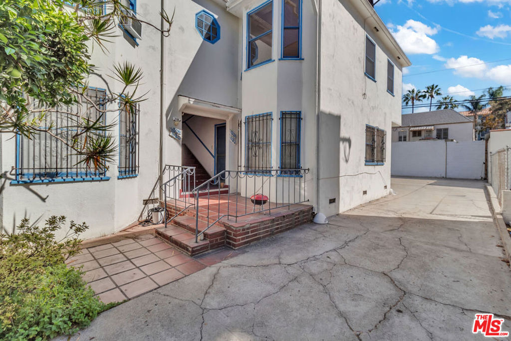 622 1/2 S Cloverdale Avenue - Photo 26