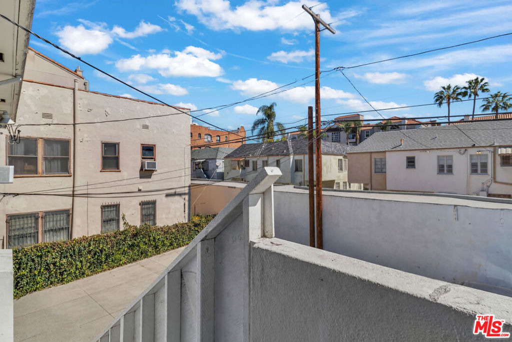 622 1/2 S Cloverdale Avenue - Photo 14