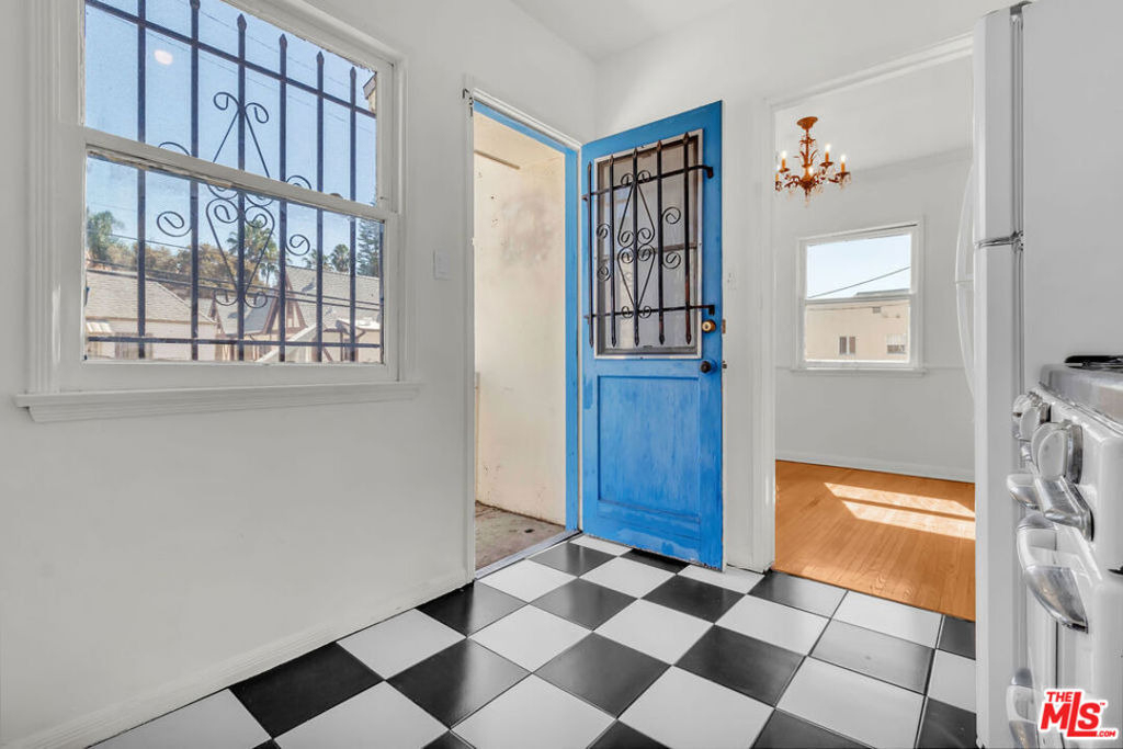 622 1/2 S Cloverdale Avenue - Photo 13