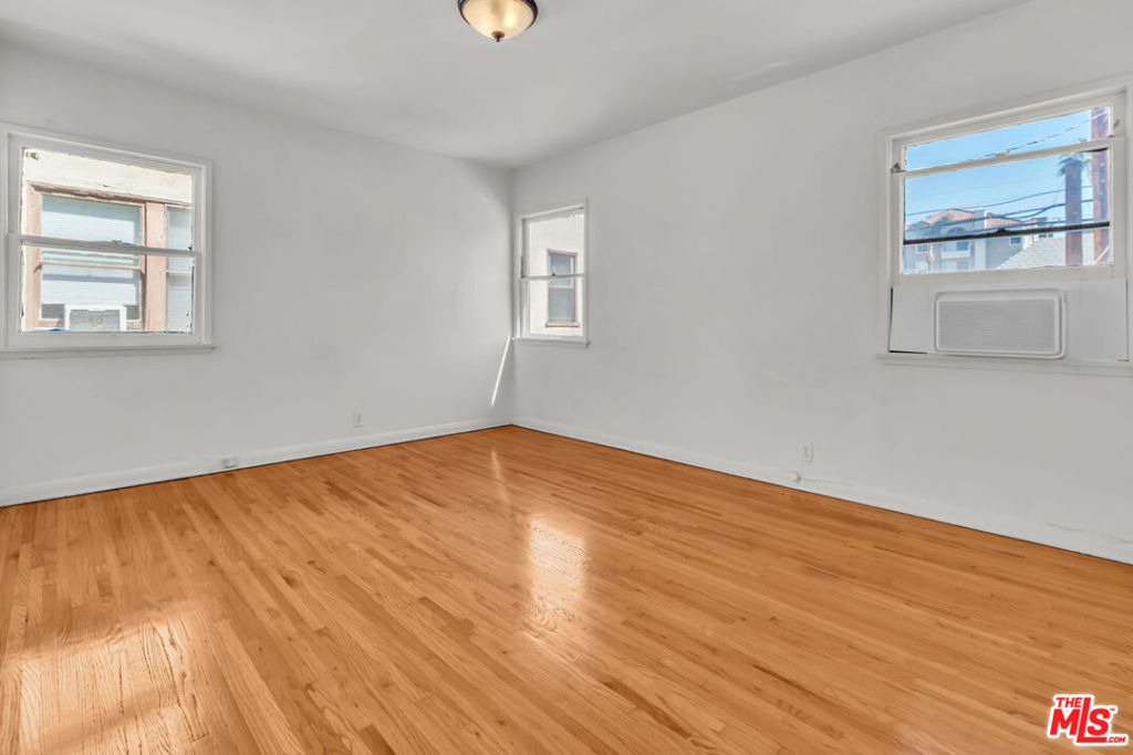 622 1/2 S Cloverdale Avenue - Photo 17
