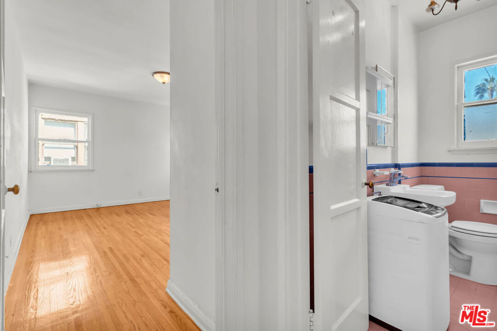 622 1/2 S Cloverdale Avenue - Photo 20