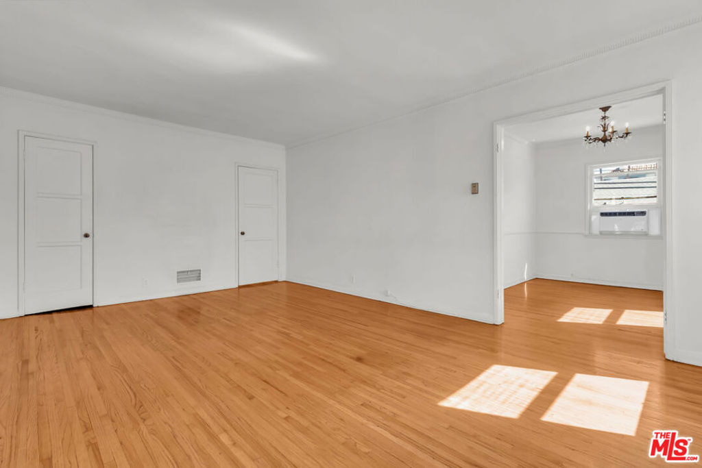 622 1/2 S Cloverdale Avenue - Photo 5
