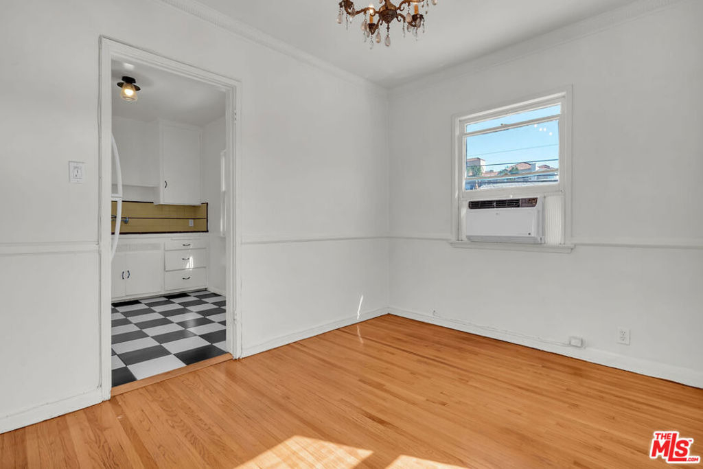 622 1/2 S Cloverdale Avenue - Photo 10